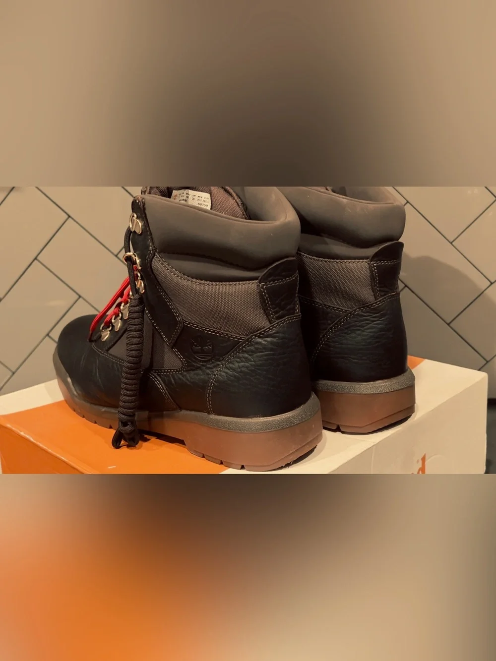 Timberland Men’s Brown Leather Field Boots with interchangeable Brown/Red Laces